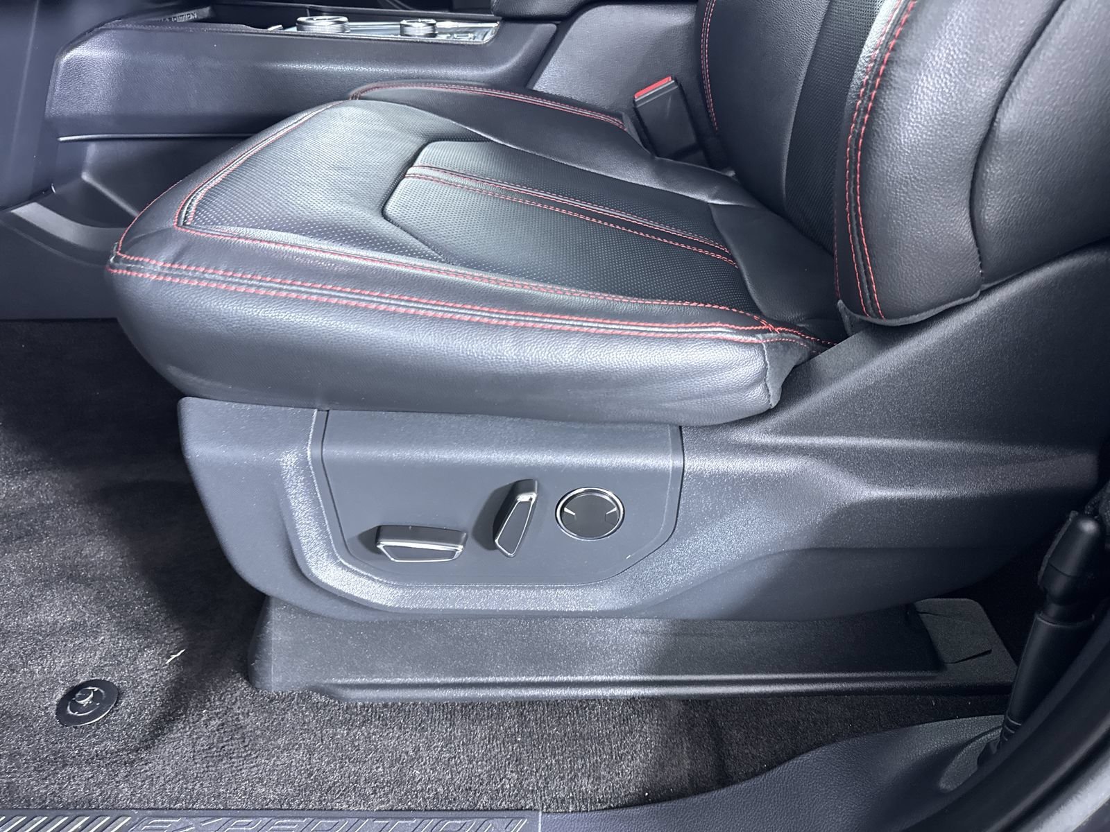 Used 2022 Dark Matter Metallic Ford Limited image 13