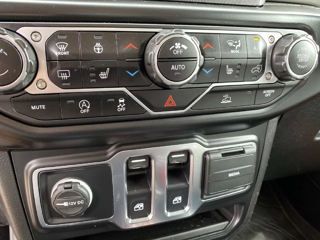 Used 2022 Red Jeep Sport S image 14