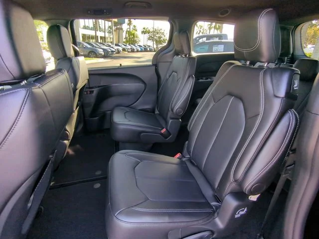 2026 Chrysler Voyager LX - Photo 17