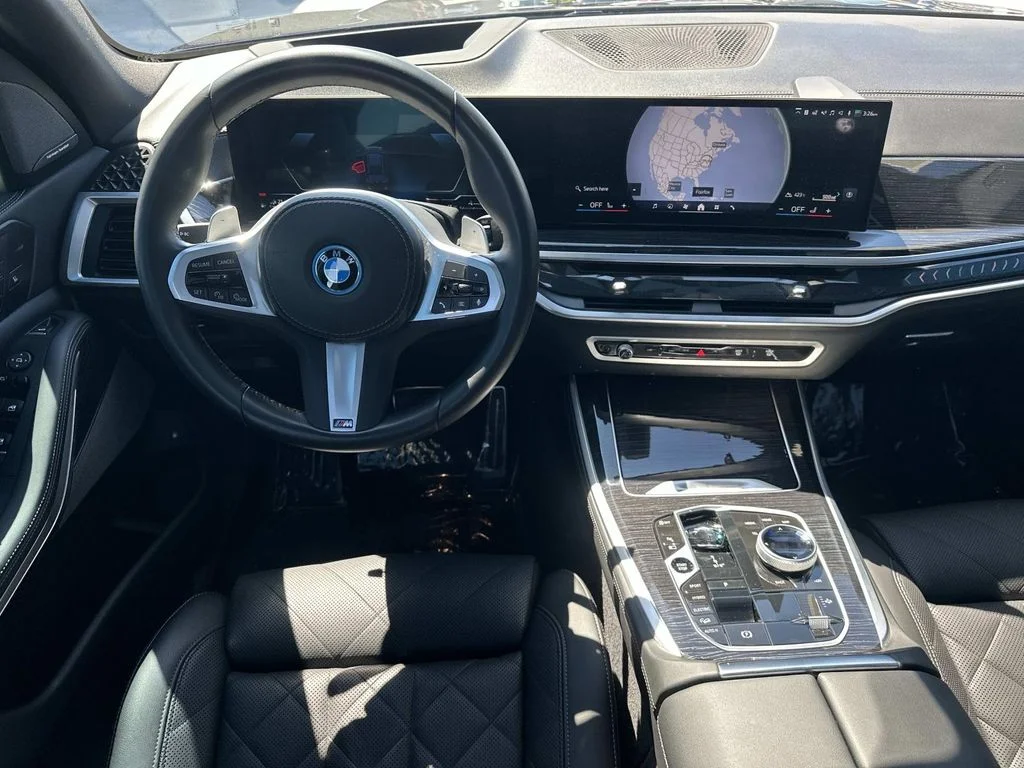 Used 2025 Black BMW xDrive50e image 19