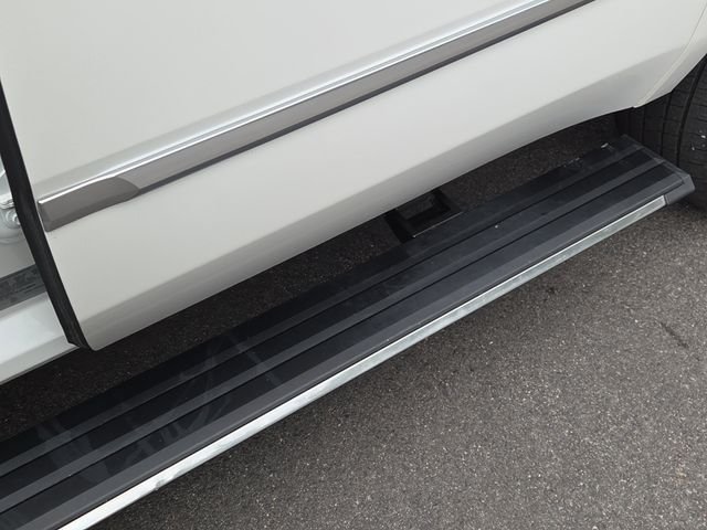 Used 2018 Crystal White Cadillac Premium image 19