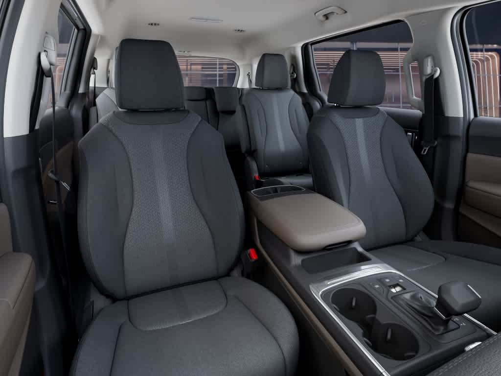 New 2026 Snow White Pearl Kia LX image 15