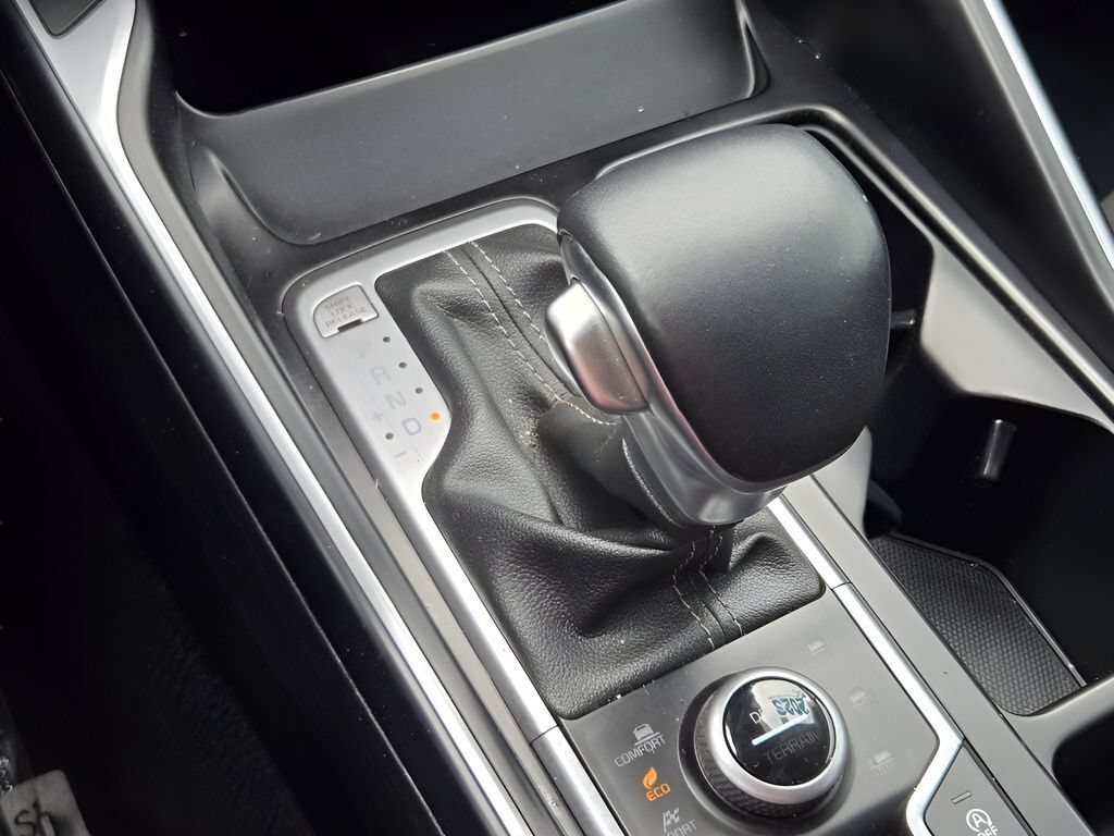 Used 2023 White Kia X-Line EX image 23