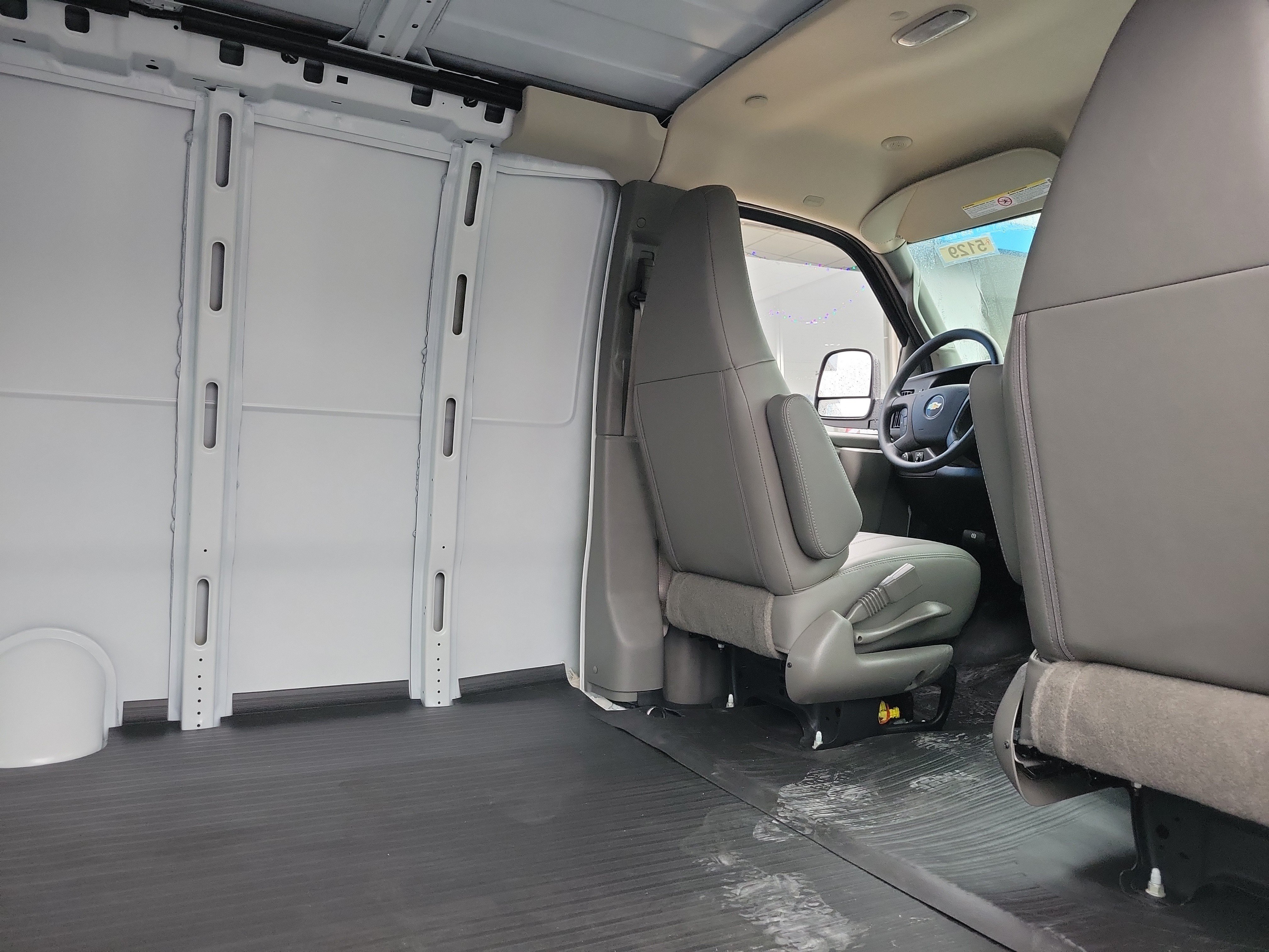 2025 Chevrolet Express Cargo Work Van - Photo 12