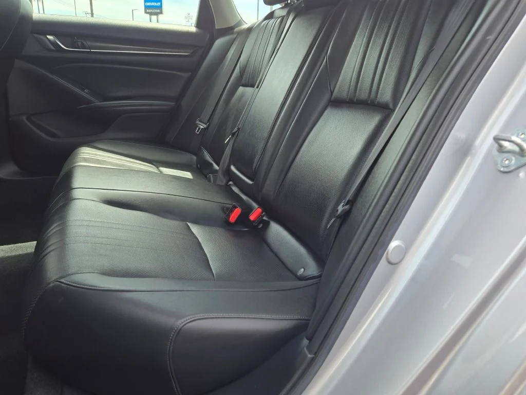 Used 2022 Silver Honda EX-L image 17