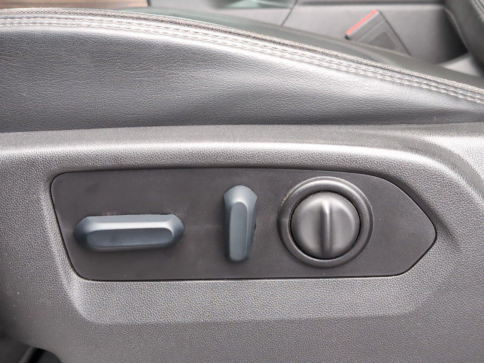 Used 2022 Northsky Blue Metallic Chevrolet High Country image 18