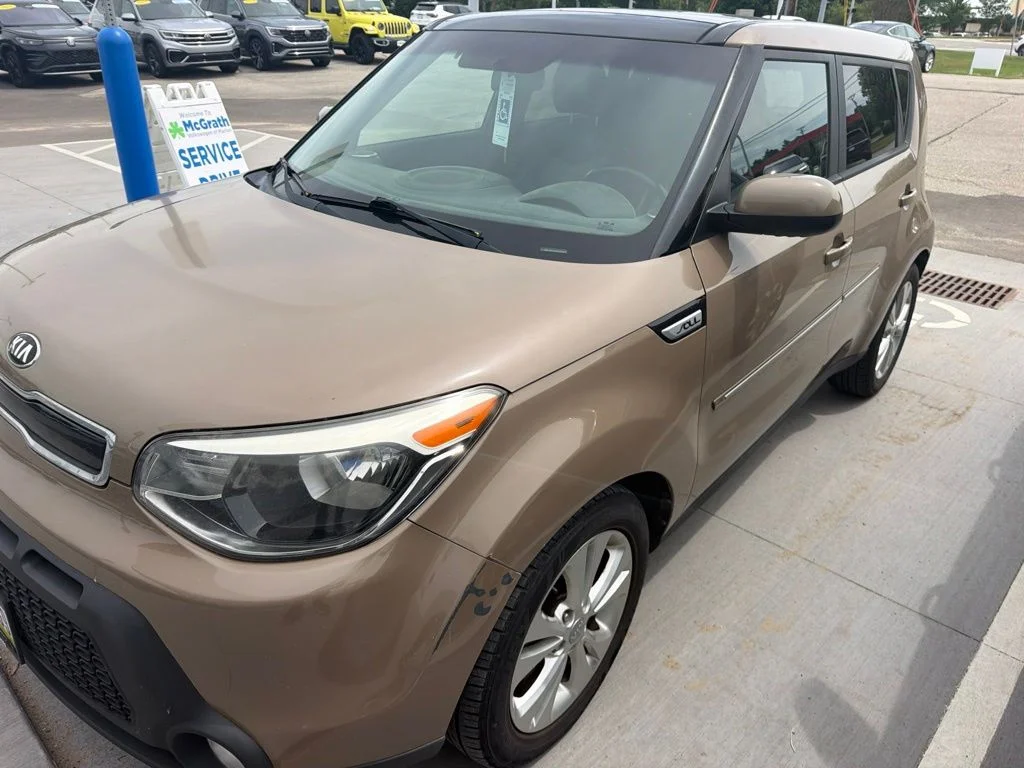 Used 2015 Brown Kia Plus image 2
