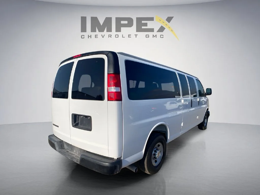 Used 2025 Summit White Chevrolet 1LS image 5