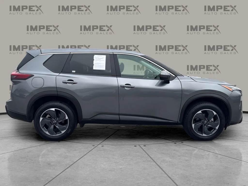 Used 2024 Gray Nissan SV image 6