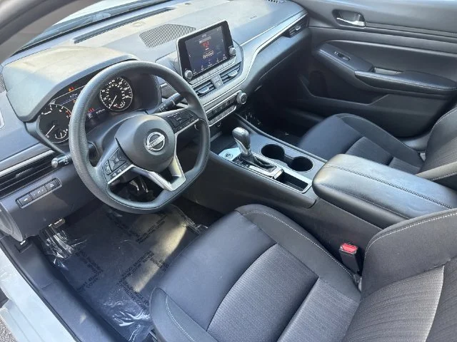 Used 2025 White Nissan 2.5 SV image 15