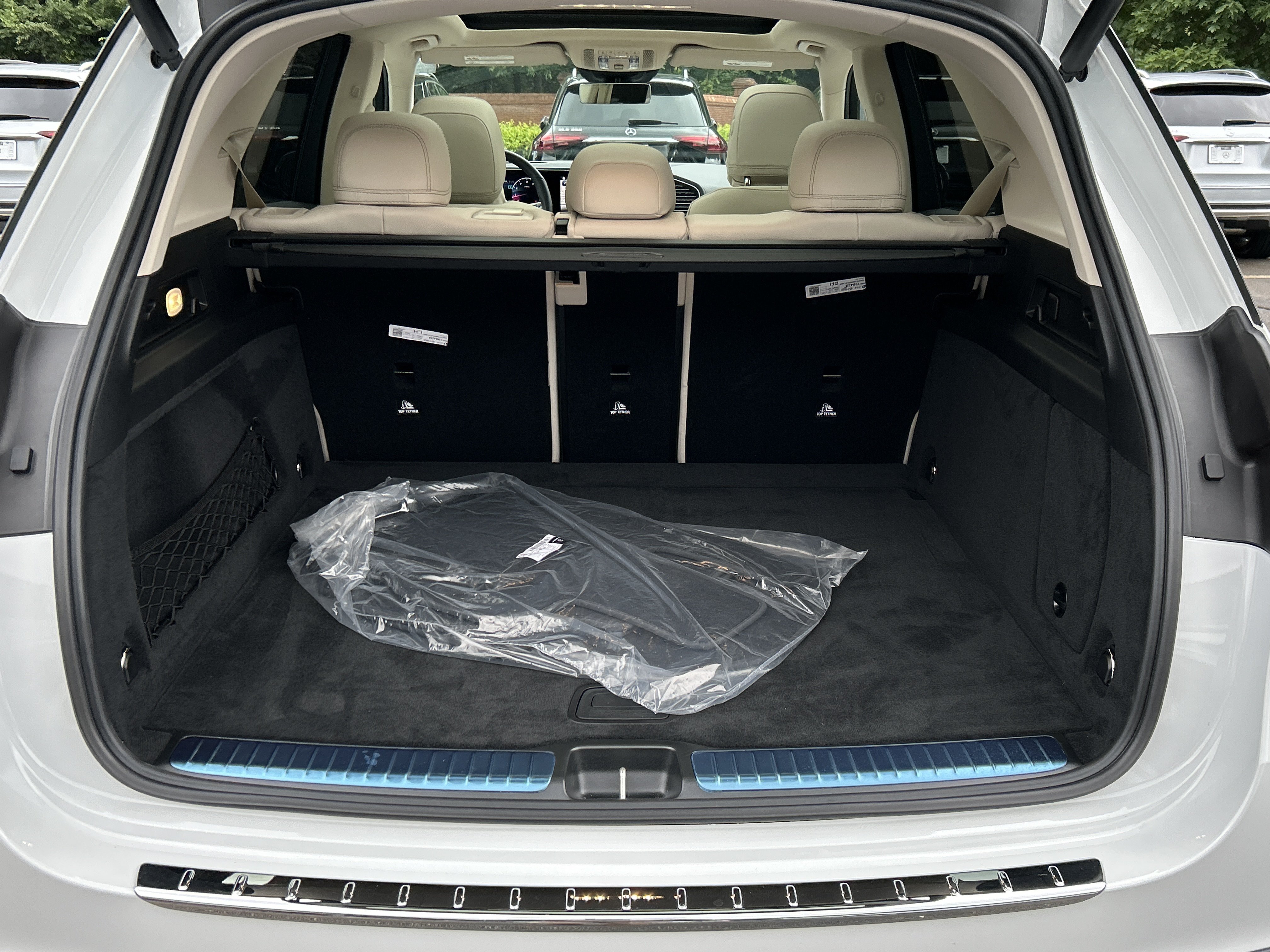 New 2026 MANUFAKTUR Moonlight White Metallic Mercedes-Benz GLE 450 4MATIC® SUV image 9