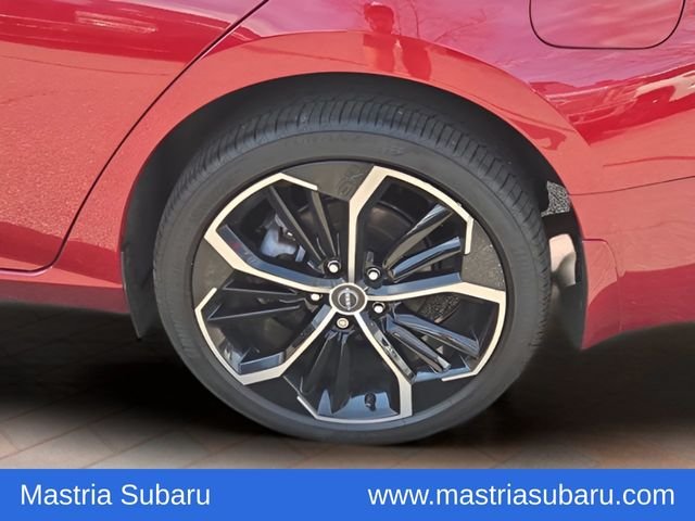 Used 2024 Scarlet Nissan 2.5 SR image 25