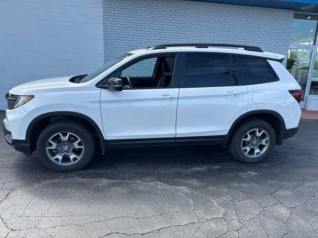 Used 2023 Platinum White Pearl Honda AWD TRAILSPORT image 16