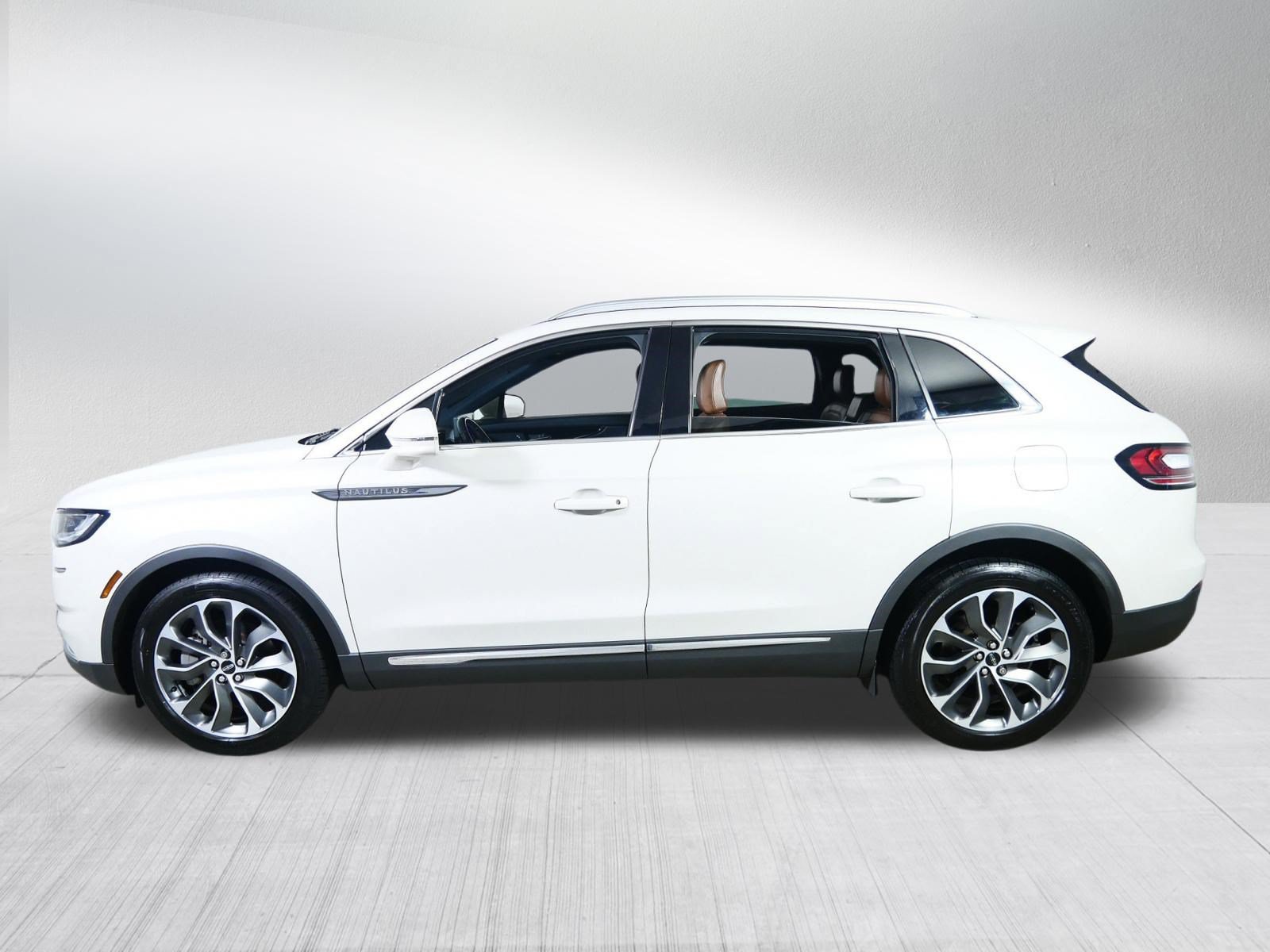 Used 2022 Ceramic Pearl Metallic Tinted Clearcoat Lincoln Reserve image 4
