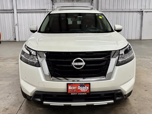 Used 2023 White Nissan Platinum image 2