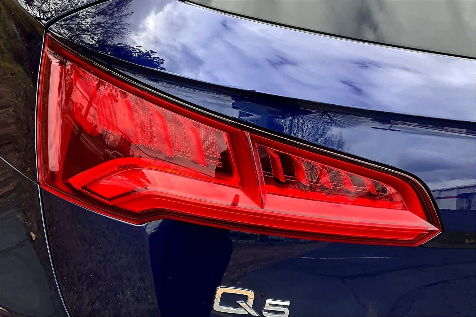Used 2018 Navarra Blue Metallic Audi Premium Plus image 26