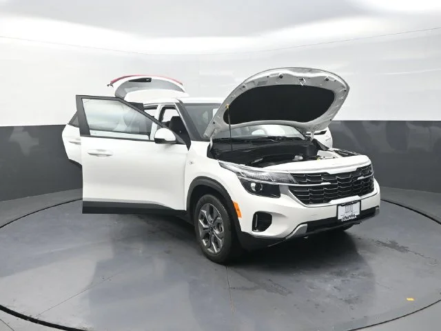 Used 2024 White Kia LX image 29