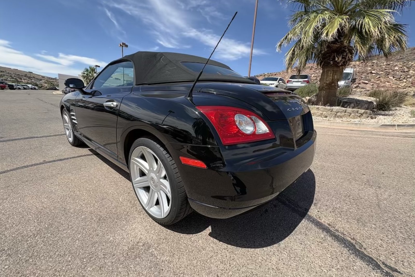 Used 2006 Black Chrysler Limited image 3