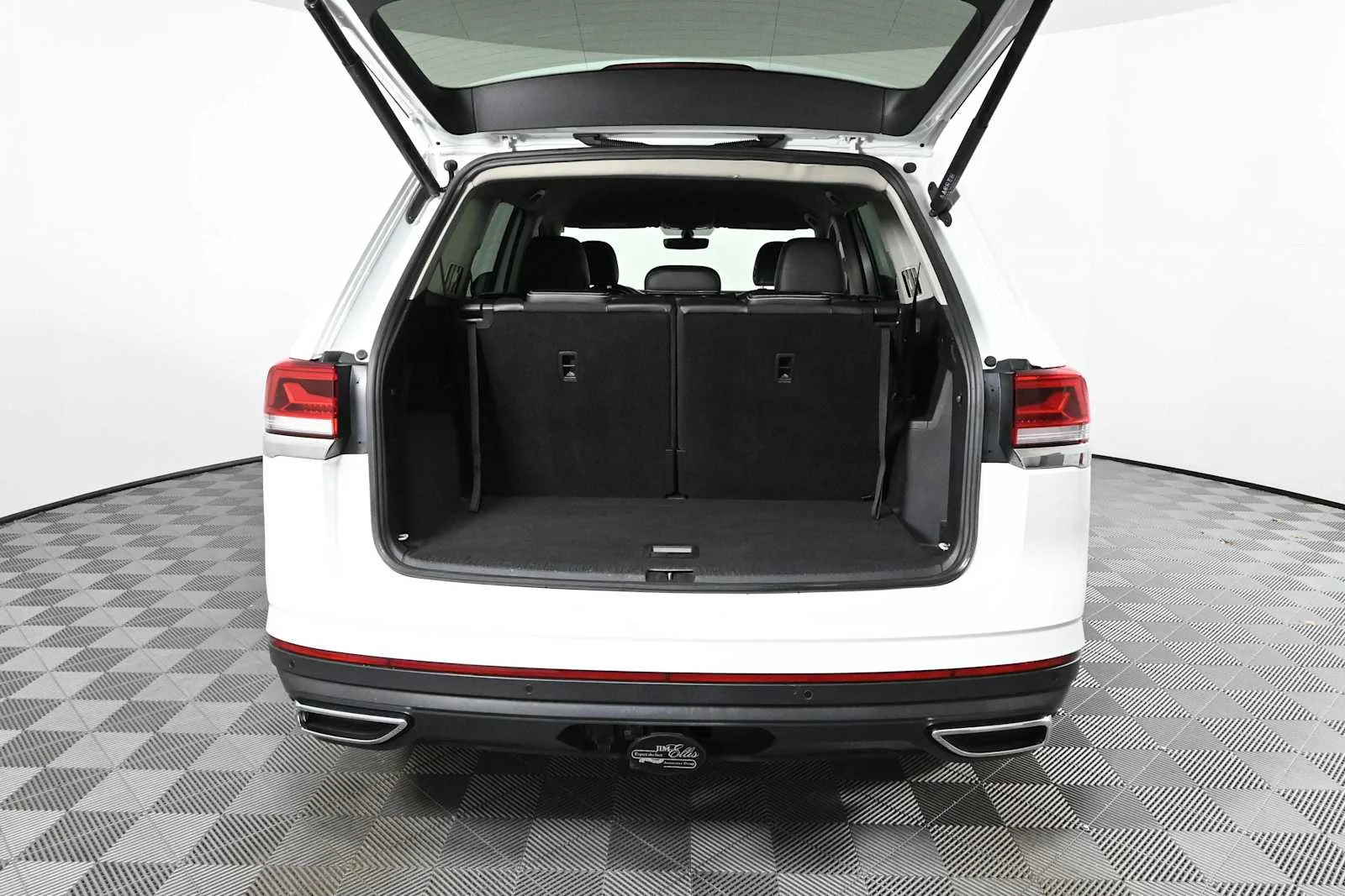 Used 2023 Pure White Volkswagen 3.6L V6 SE w/Technology image 7