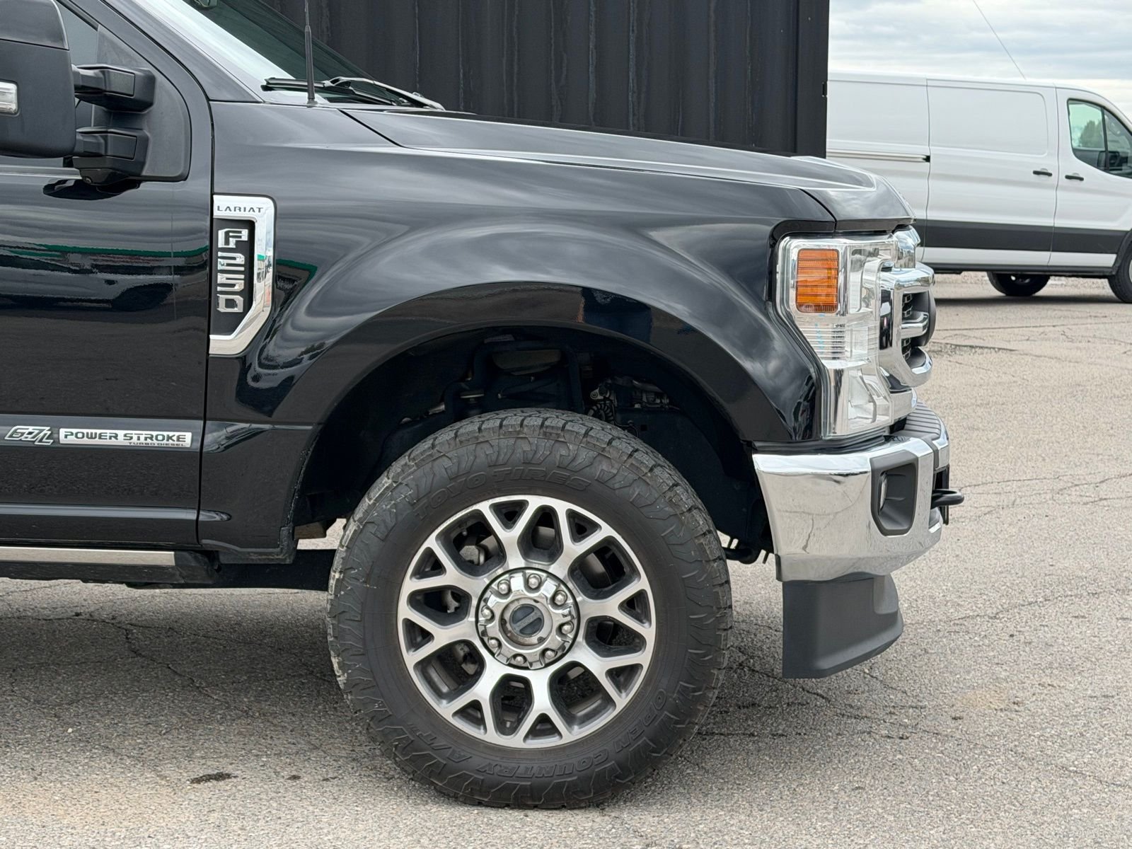 View vehicle photo 4