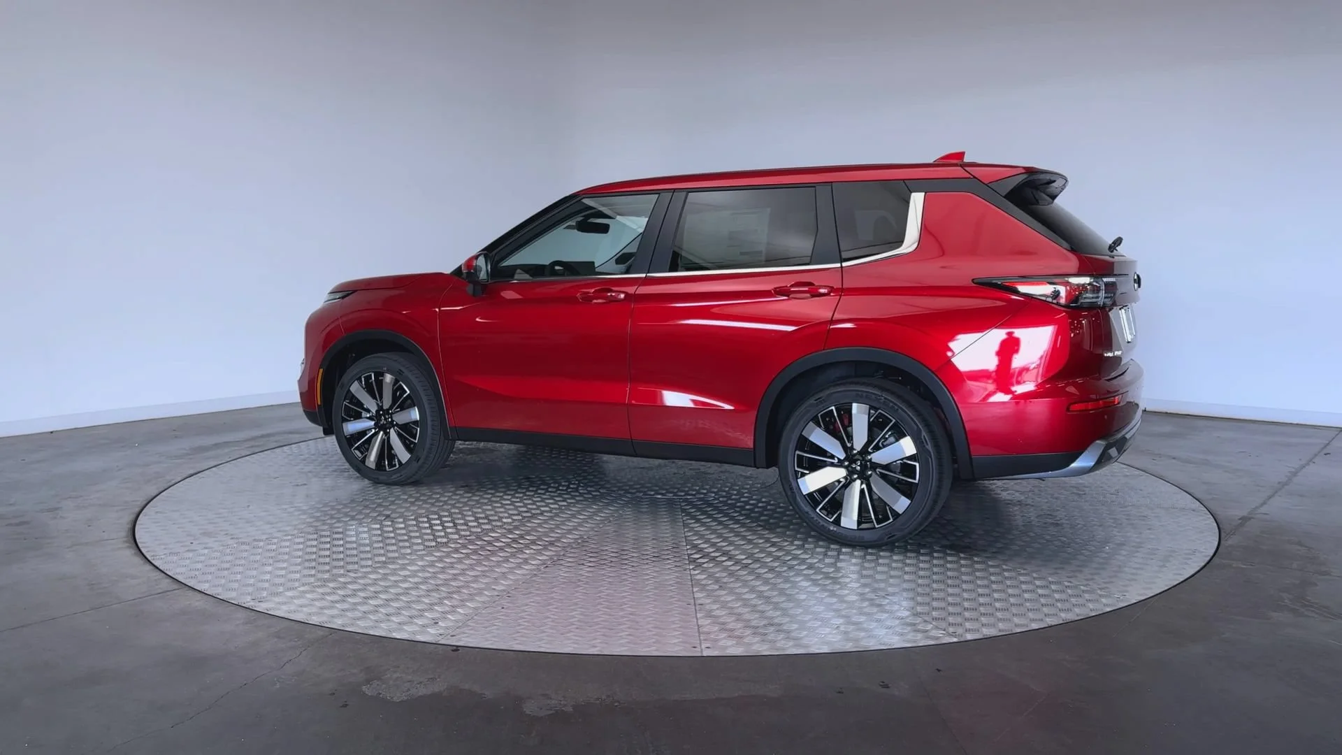 New 2026 Red Diamond Mitsubishi SE image 6