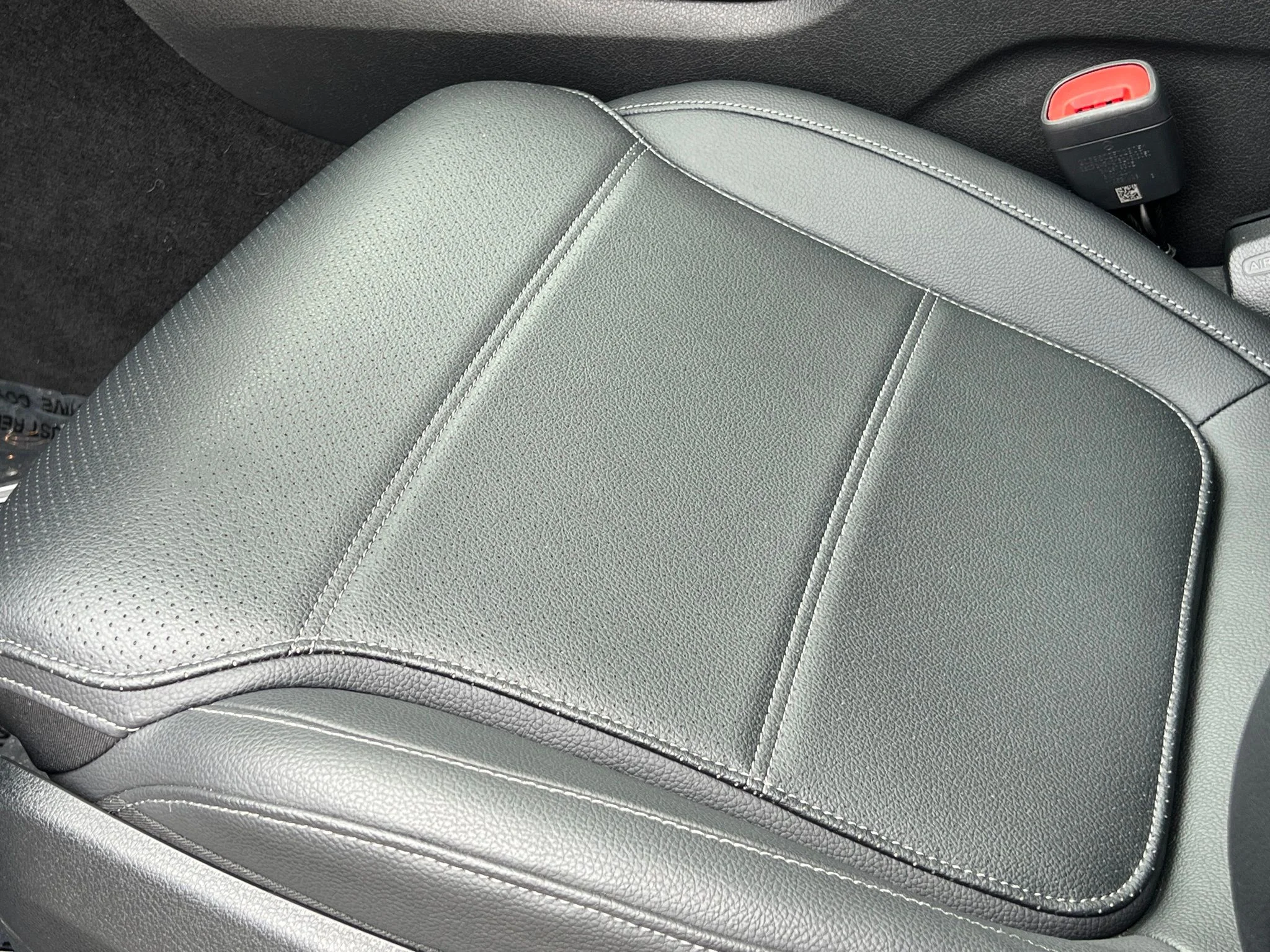 Used 2025 Gray Mercedes-Benz GLC 300 image 23