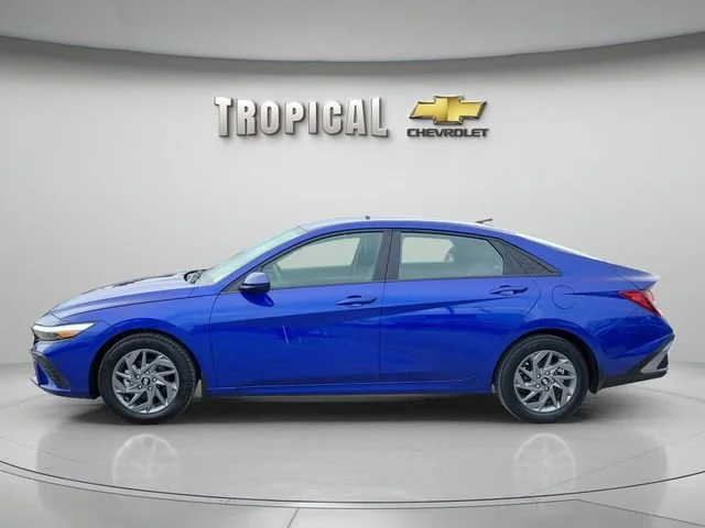 Used 2024 Blue Hyundai SEL image 2