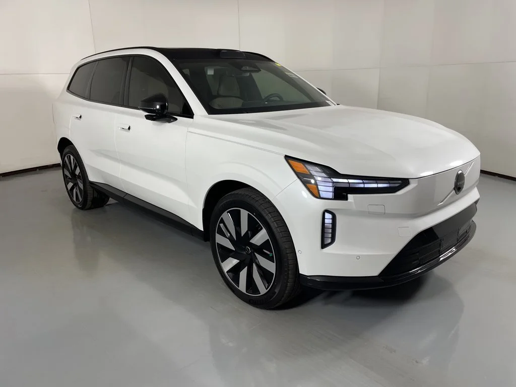 Used 2025 White Volvo Twin Motor Performance Plus image 2