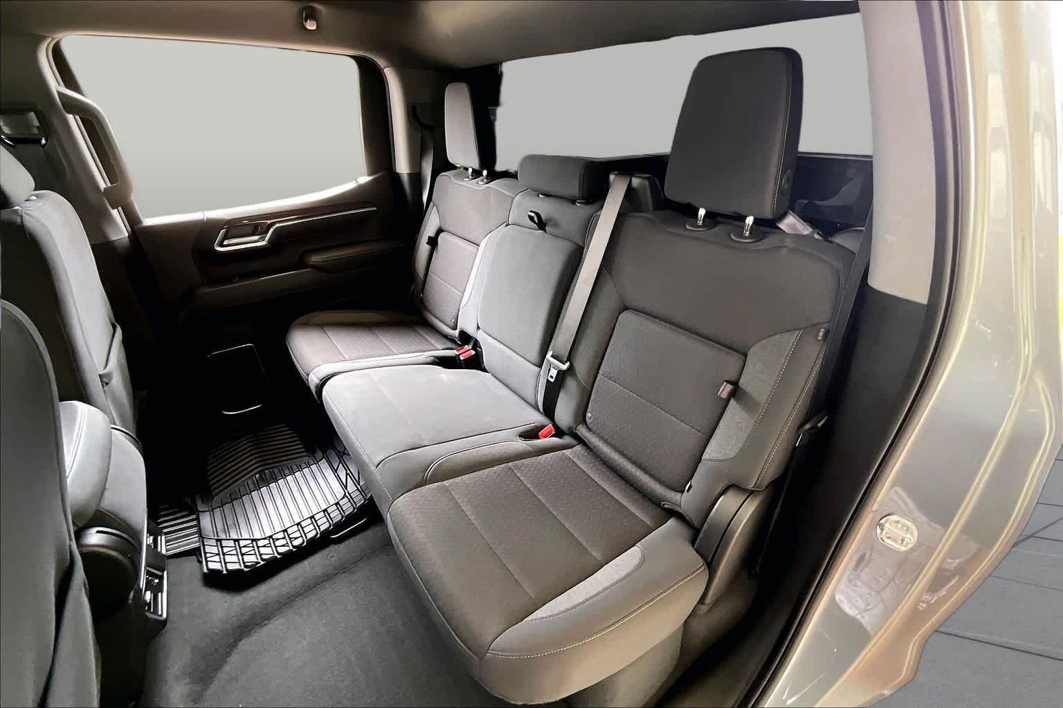 Used 2026 Sterling Metallic GMC Elevation image 19