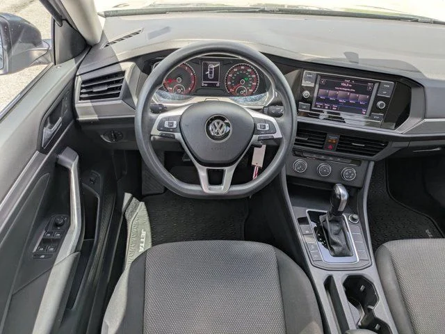 Used 2019 Platinum Gray Metallic Volkswagen 1.4T SE image 16