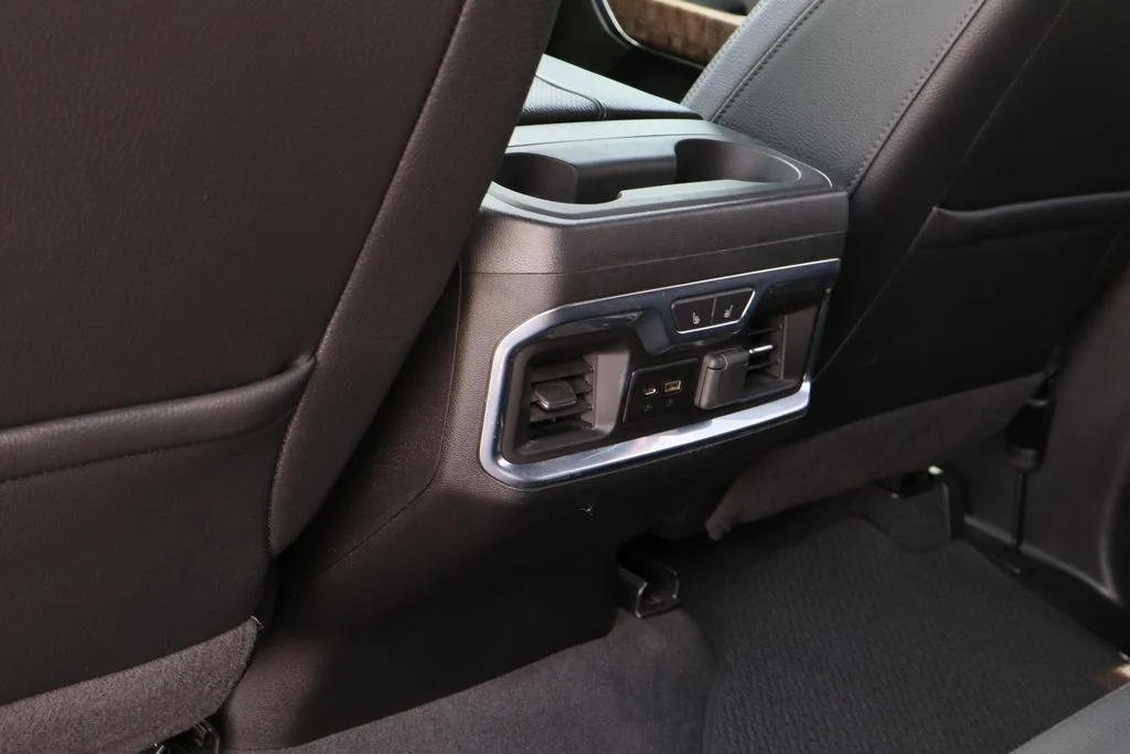 Used 2022 White GMC Denali image 26