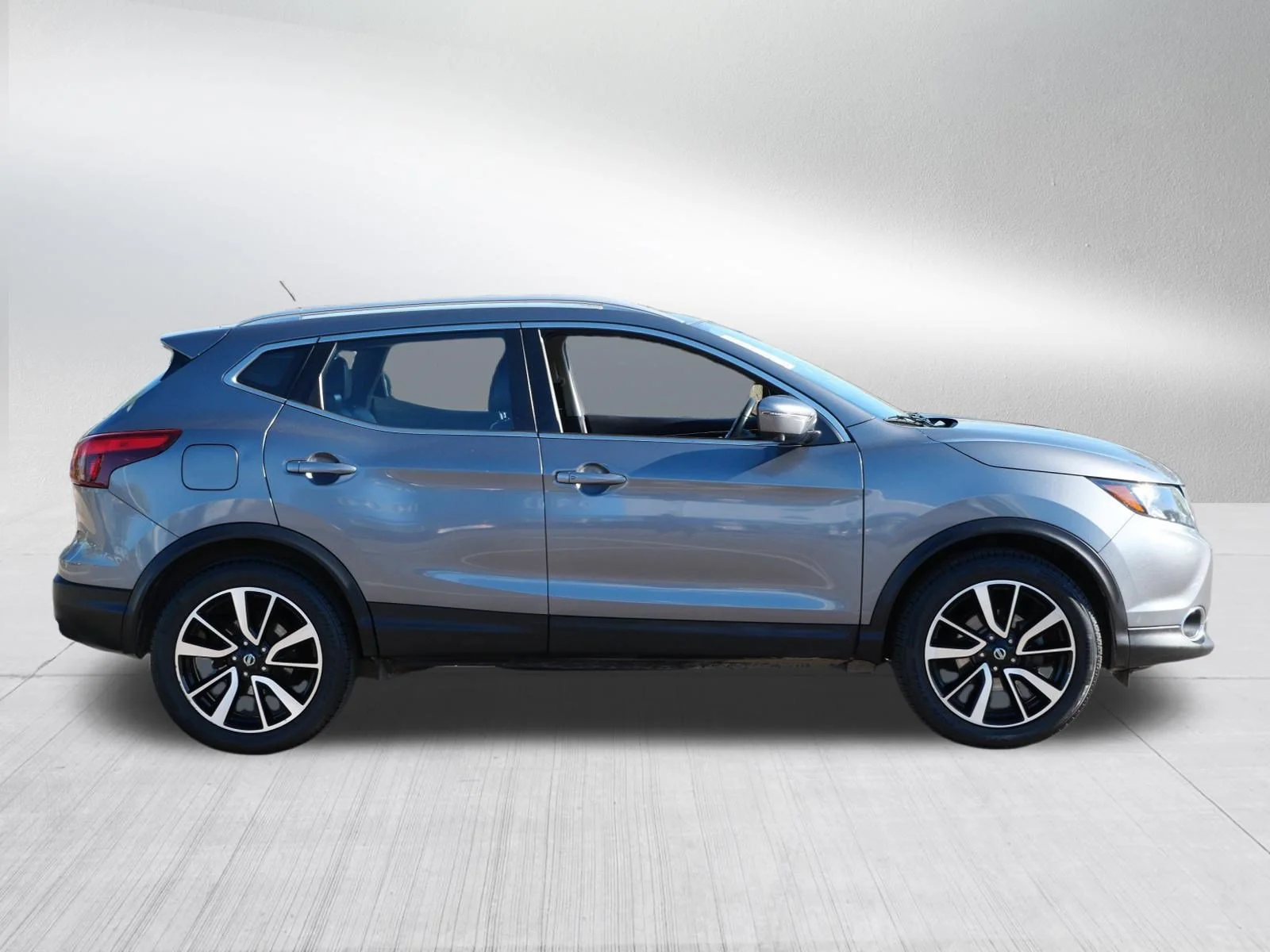 Used 2017 Gun Metallic Nissan SL image 8
