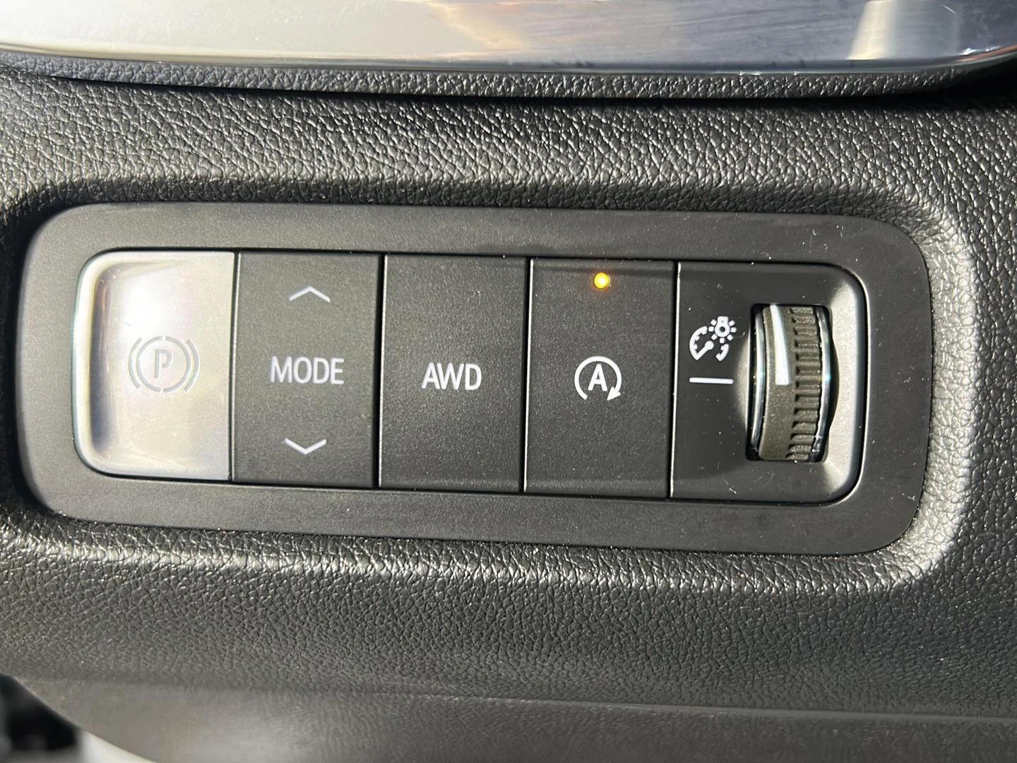 Used 2026 Glacier White Tricoat GMC AWD Elevation image 23