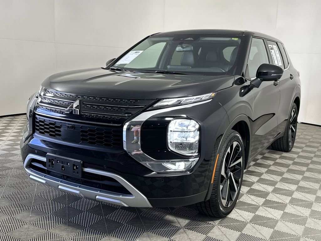 Used 2024 Labrador Black Pearl Mitsubishi SE image 4