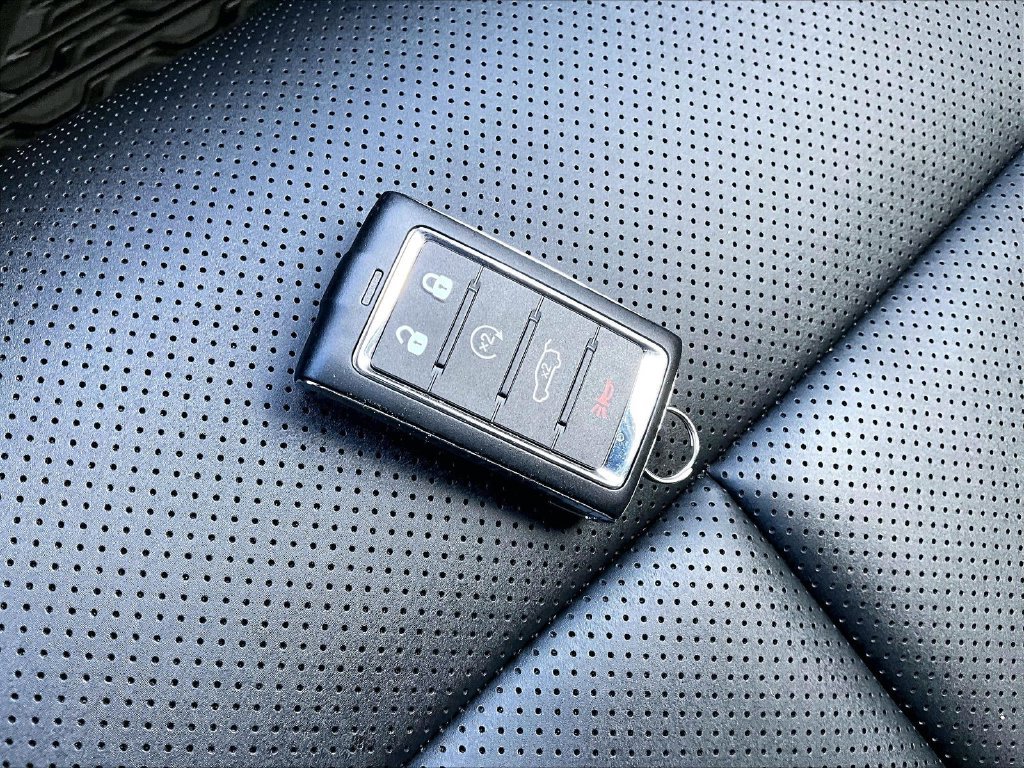 Used 2025 Silver Jeep Limited image 29