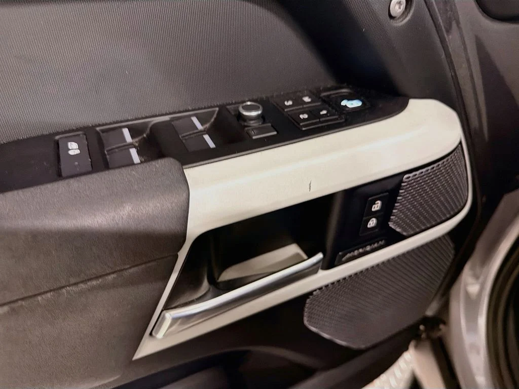 Used 2021 Eiger Grey Metallic Land Rover SE image 19