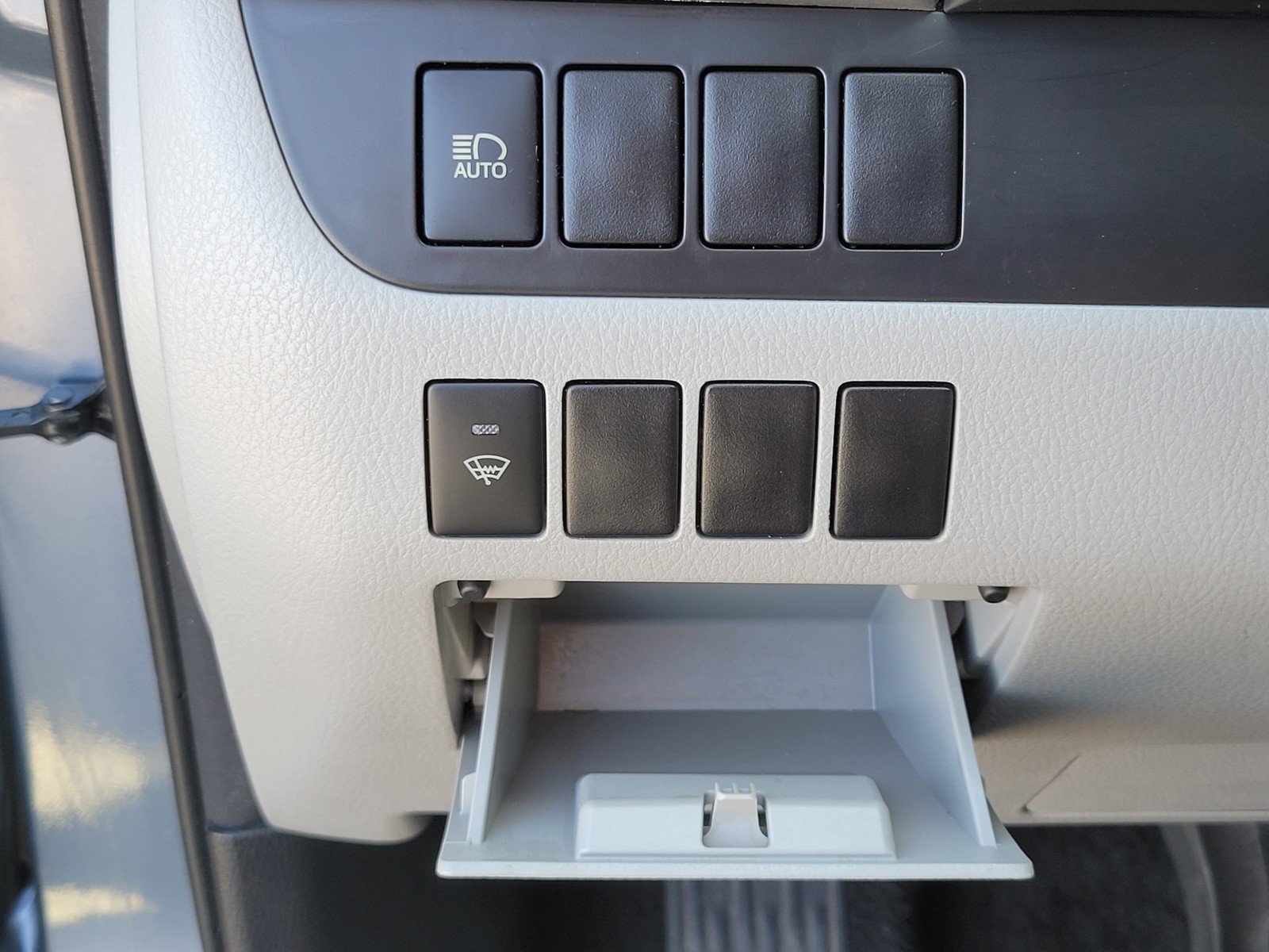 Used 2017  Toyota LE image 26