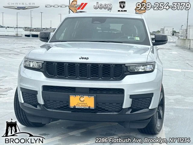 Used 2023 Silver Jeep Altitude image 1