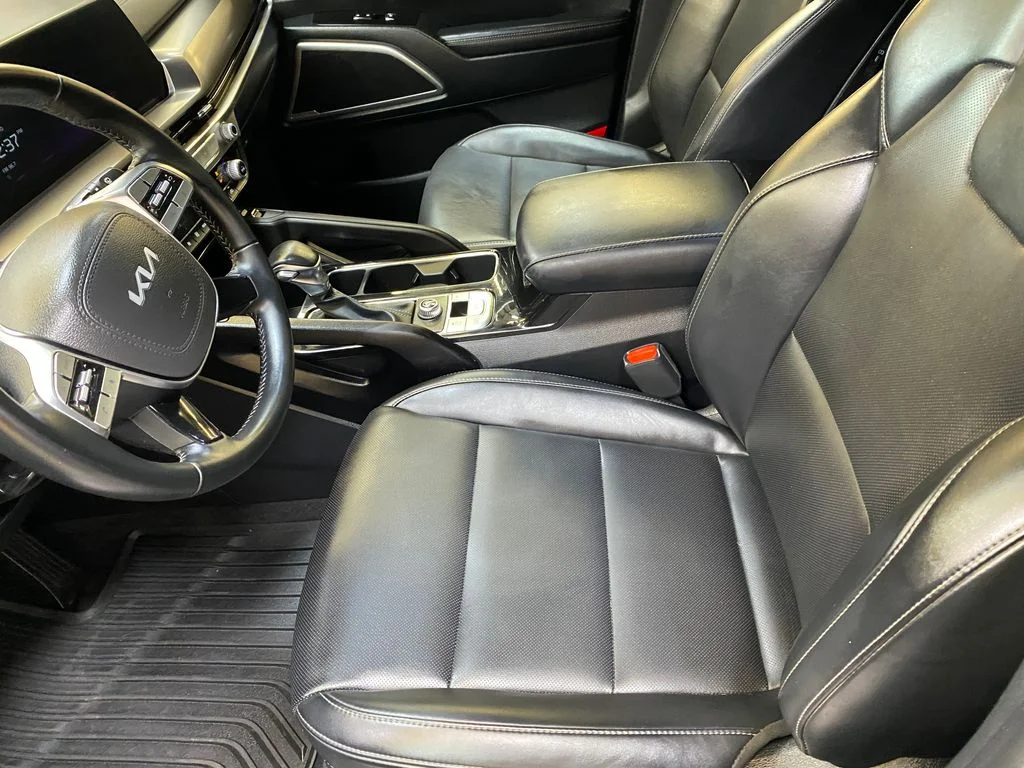 Used 2025 Silver Kia S image 18