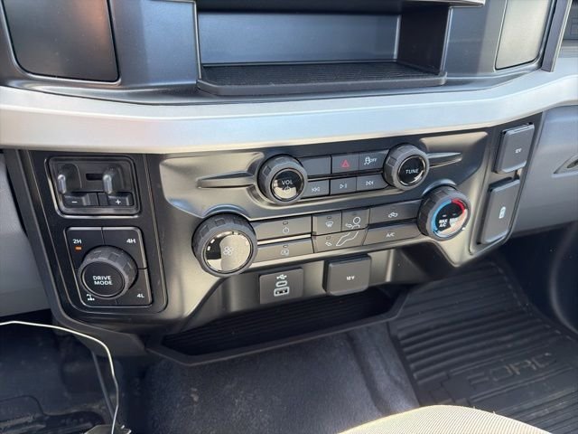 New 2026 Oxford White Ford F-250® XL image 22