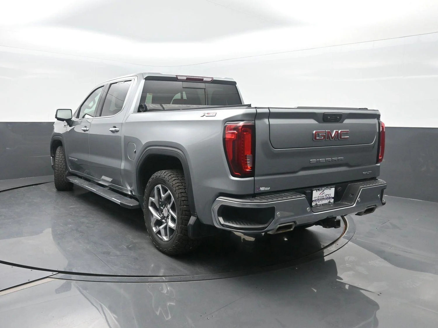 Used 2023 SILVER                    GMC  image 50