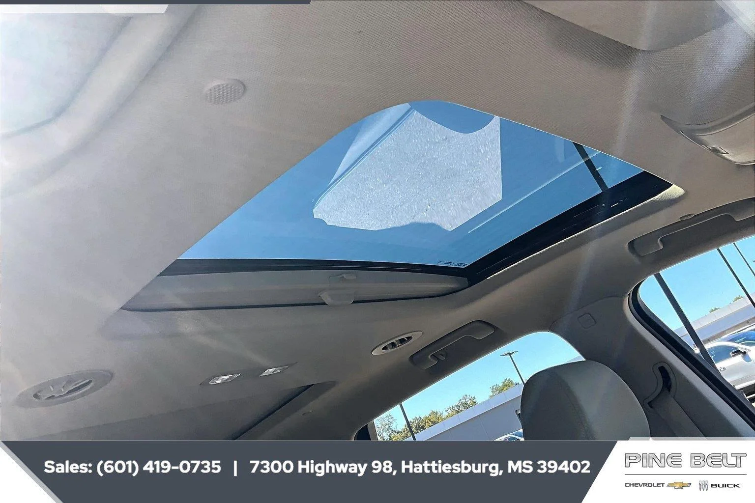 Used 2021 White Frost Tricoat Buick Premium image 16