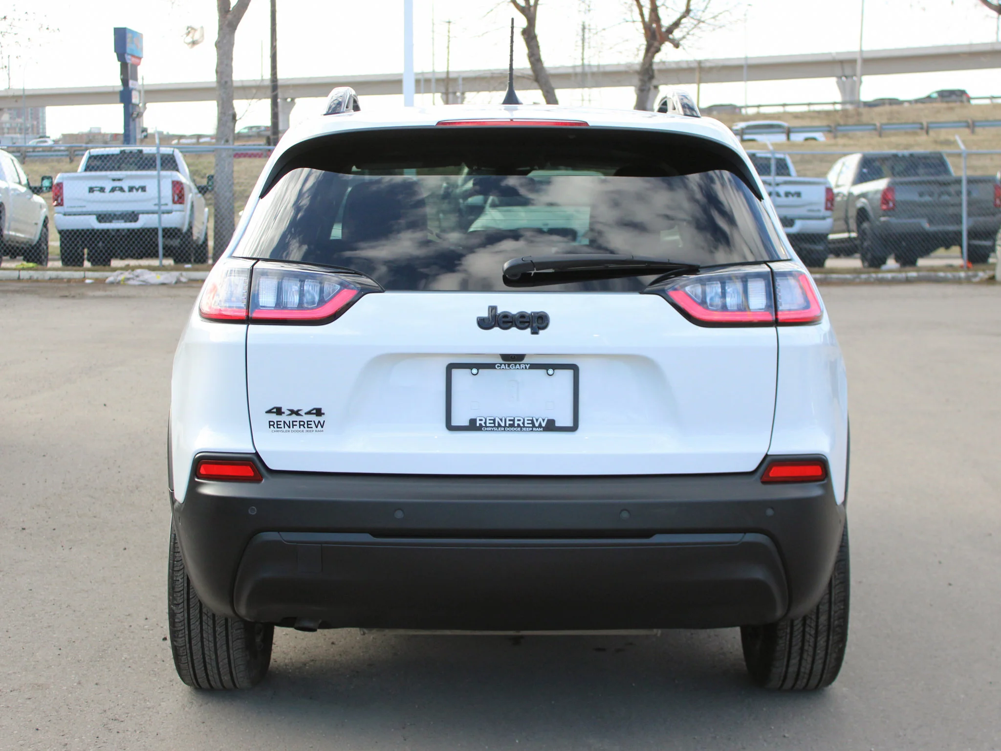 Certified Used 2023 White Jeep Altitude * 2.4L MultiAir | Heated/Vented Seats | Panoramic Sunroof | Apple CarPlay | Adaptive Cruise image 15