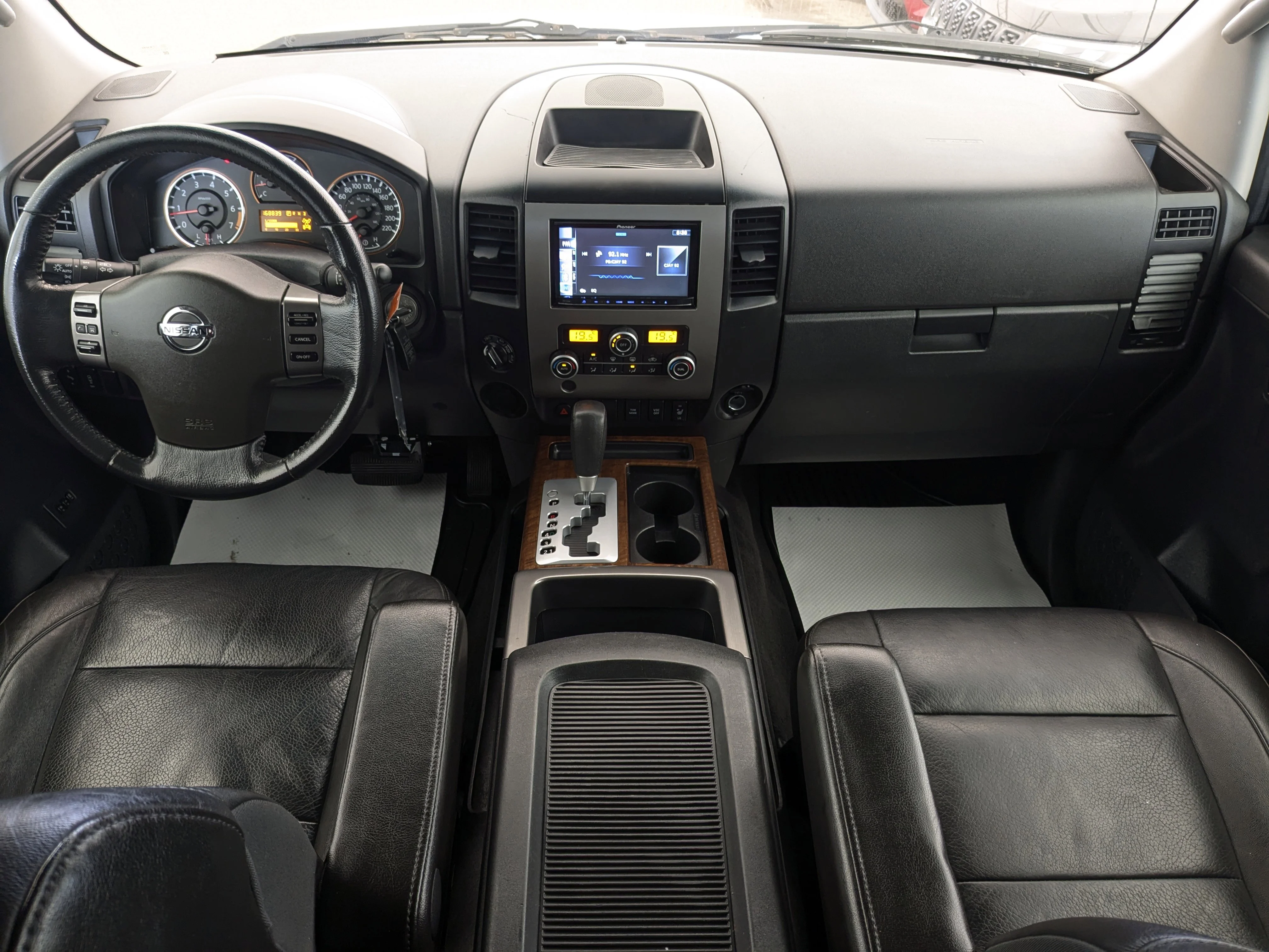 Used 2010 Silver Nissan XE image 24