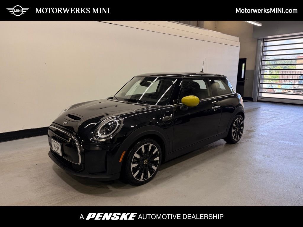2024 MINI Hardtop Cooper SE's photo