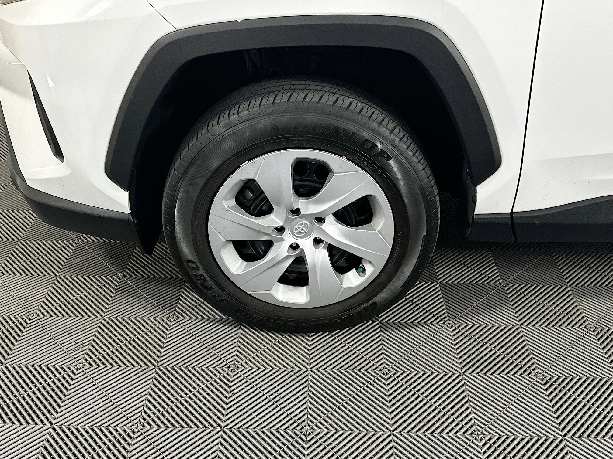 Used 2025 Ice Toyota LE image 11