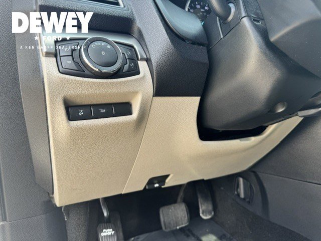 Used 2018 White Platinum Clearcoat Metallic Ford XLT image 12