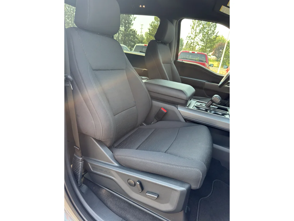 New 2026 Carbonized Gray Metallic Ford XLT image 13