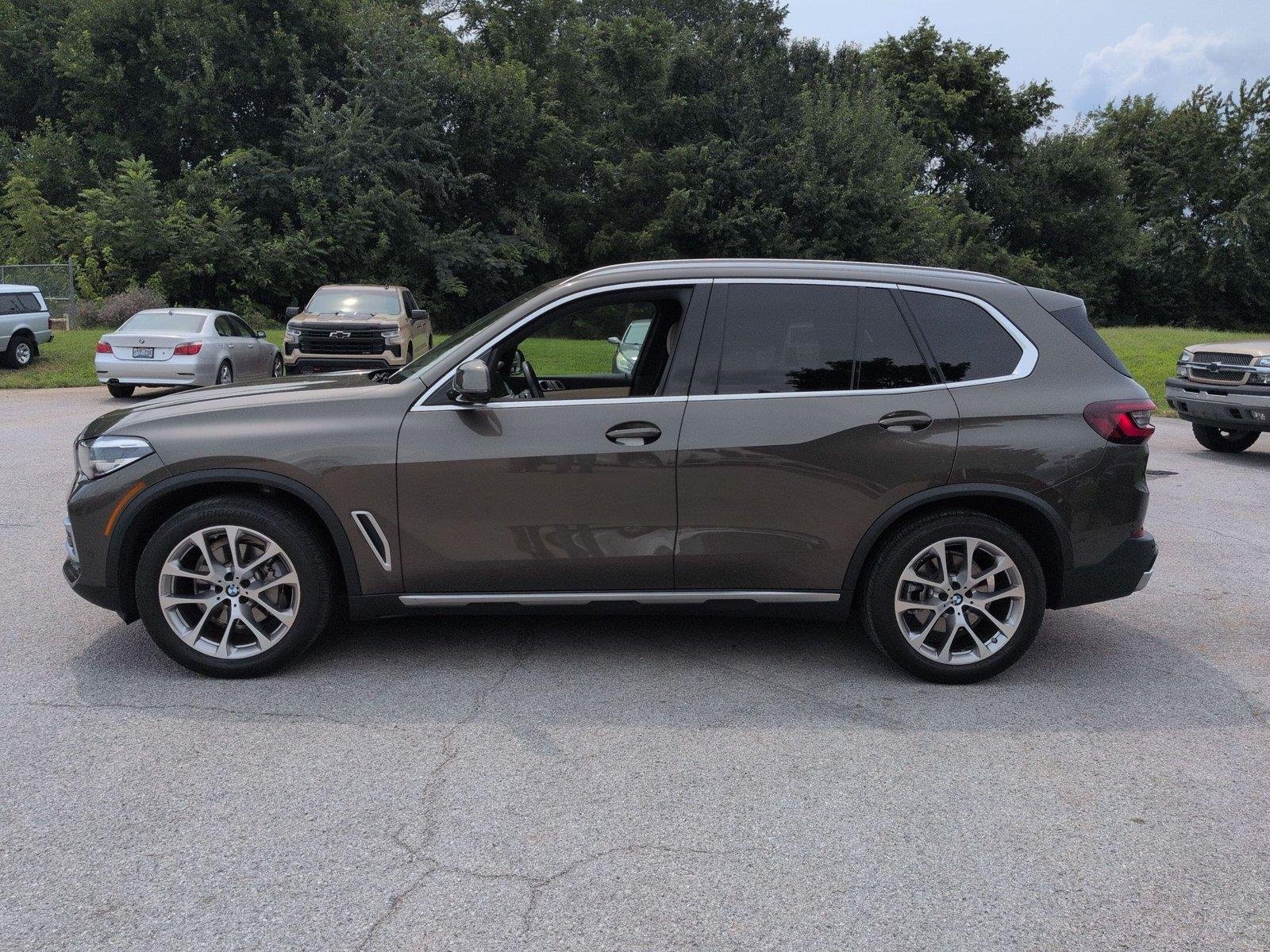 Used 2022 Manhattan Green Metallic BMW xDrive40i image 2