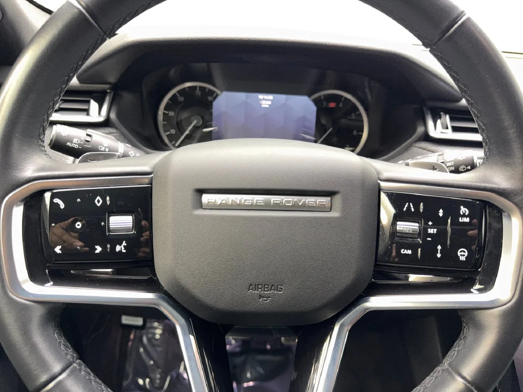 Used 2023 Black Land Rover R-Dynamic S image 59